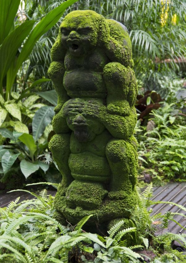 Stenskulptur med klassisk tema