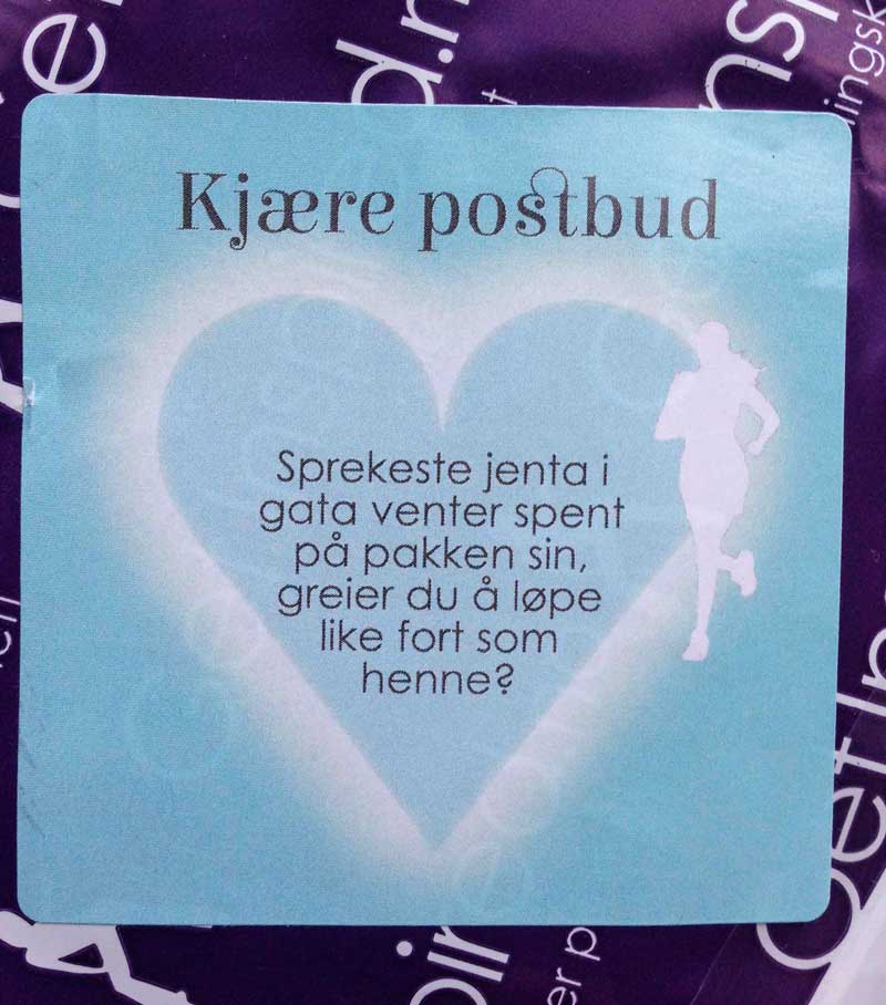 Jeg kjøpte meg en foret løpetights på nettet i forrige uke. Jeg ble nesten litt brydd over klistermerket på pakken, men det er veldig søtt!